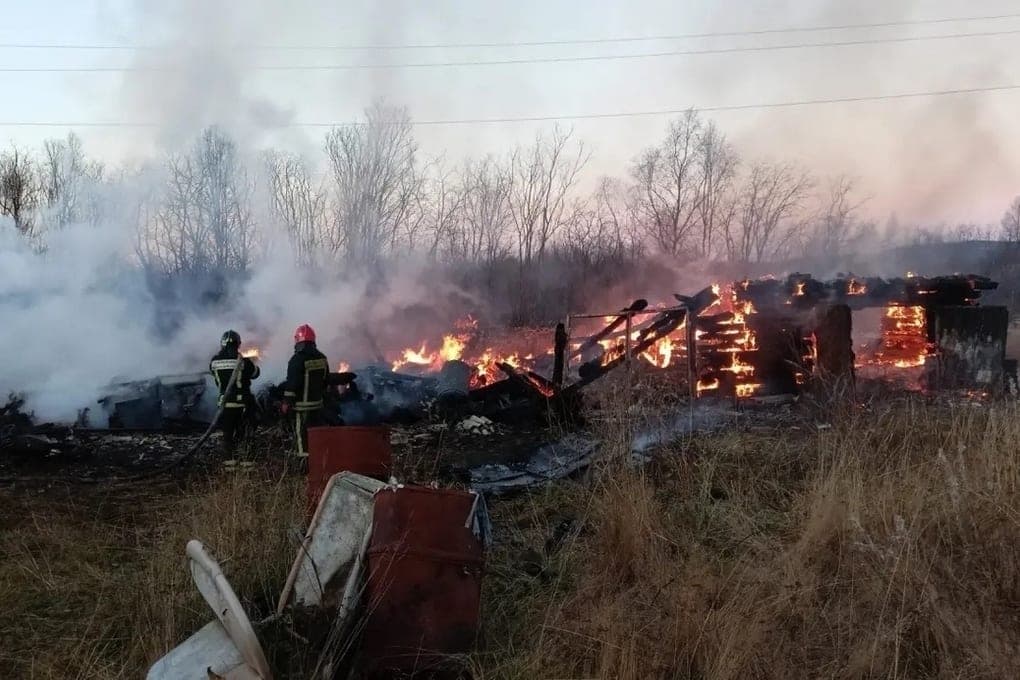 Five garages with swampboat and other cars burned down near the station Pjaive