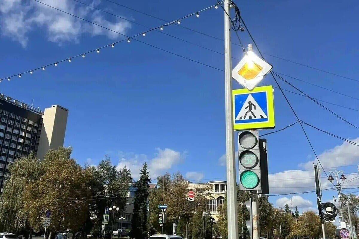 In Kursk after an accident involving a bus replaced the lantern on Lenin street