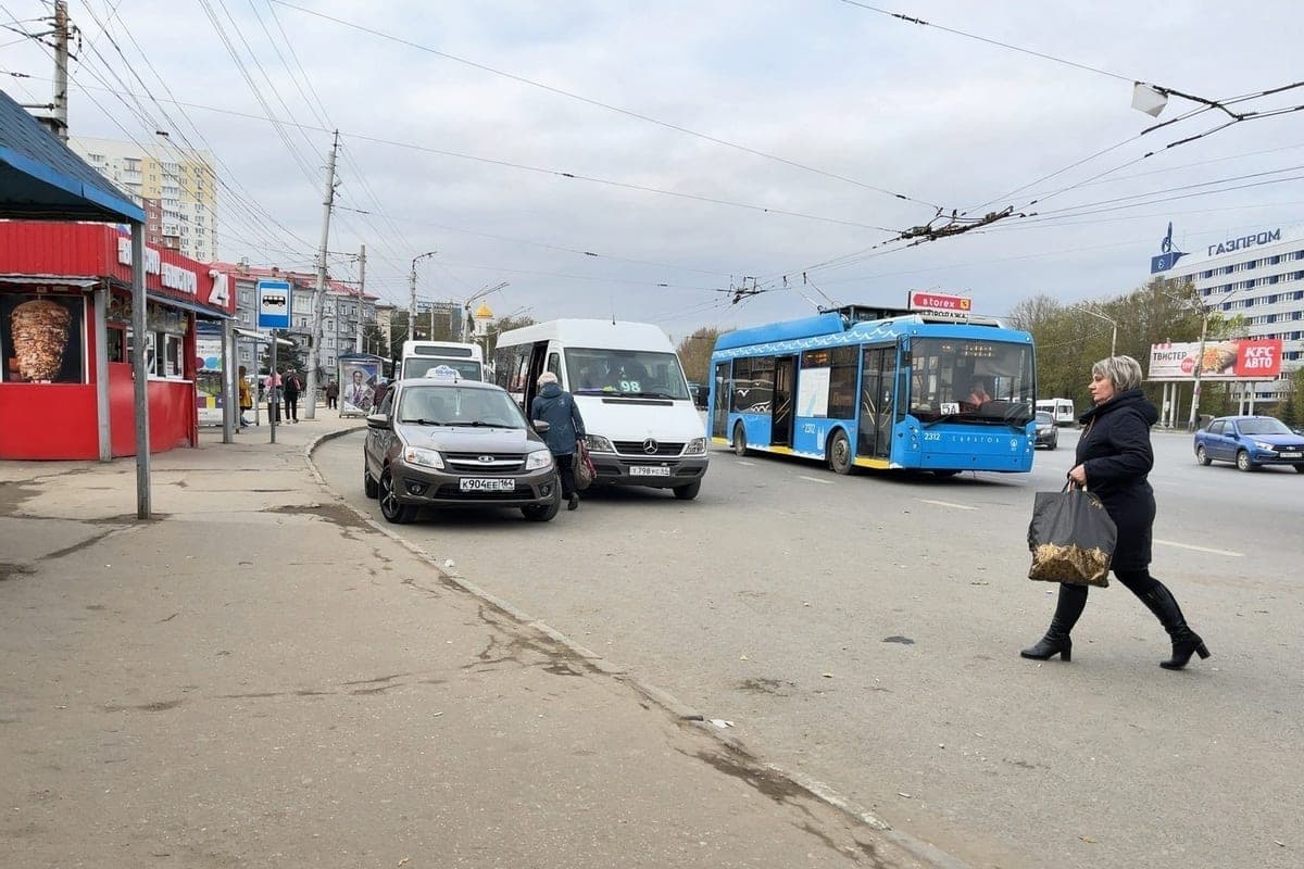 Саратовцам рассказали, куда жаловаться на работу транспорта