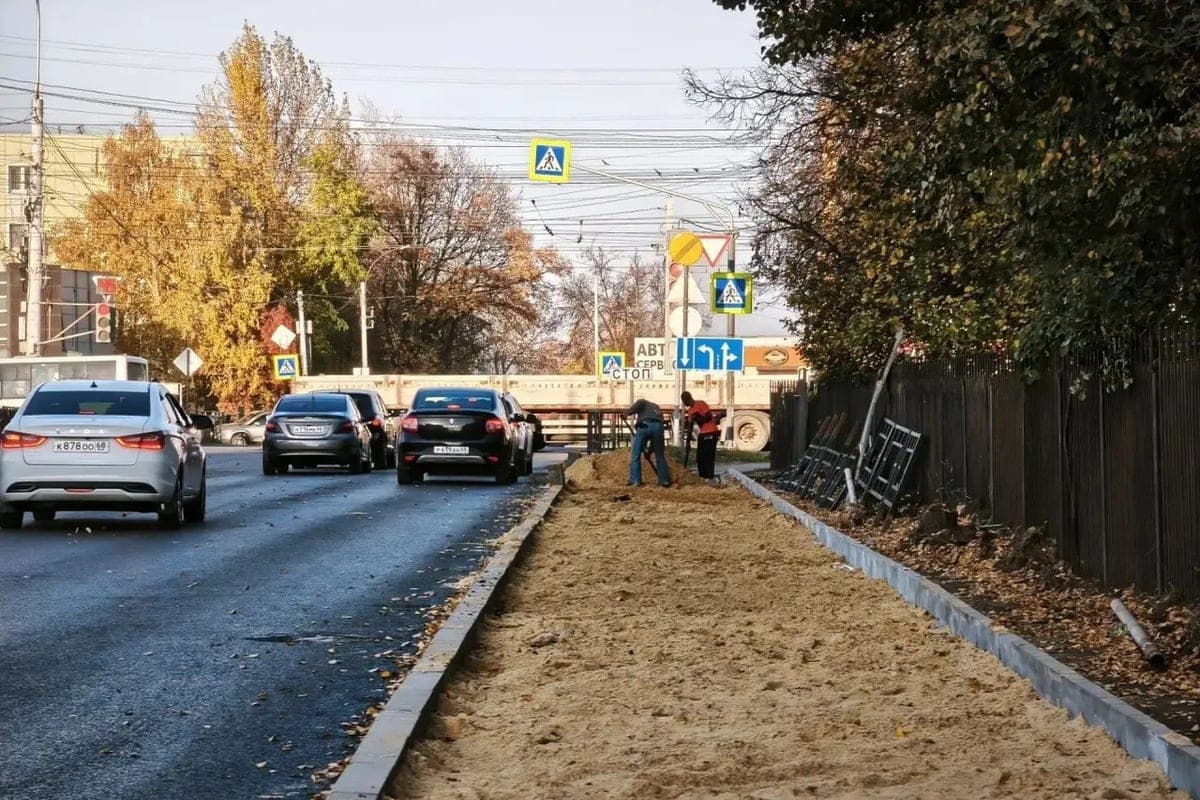 В Тамбове завершили укладку финишного слоя асфальта на Никифоровской
