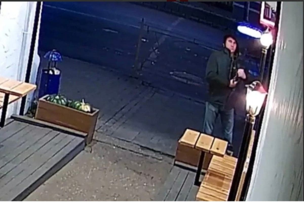 Kostroma crime: unknown vandals stole a mini-sculpture of the “lamp-hare”