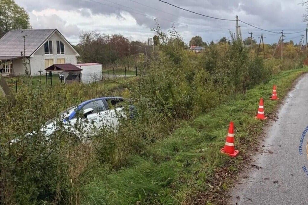 Sous Guryevsk BAIC a volé hors de la route