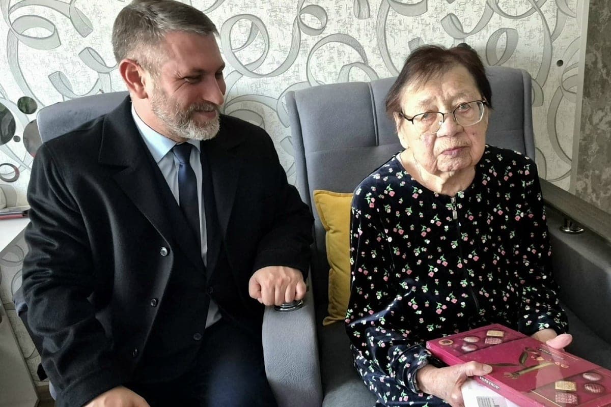 Resident of Staraya Russa Zinaida Nikolaeva congratulated on the centenary