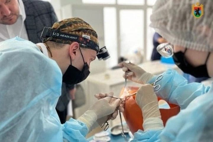 Les étudiants PetrSU ont remporté l'or et l'argent à l'Olympiade internationale de chirurgie