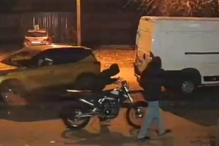 В Твери юноши попались на краже мотоцикла