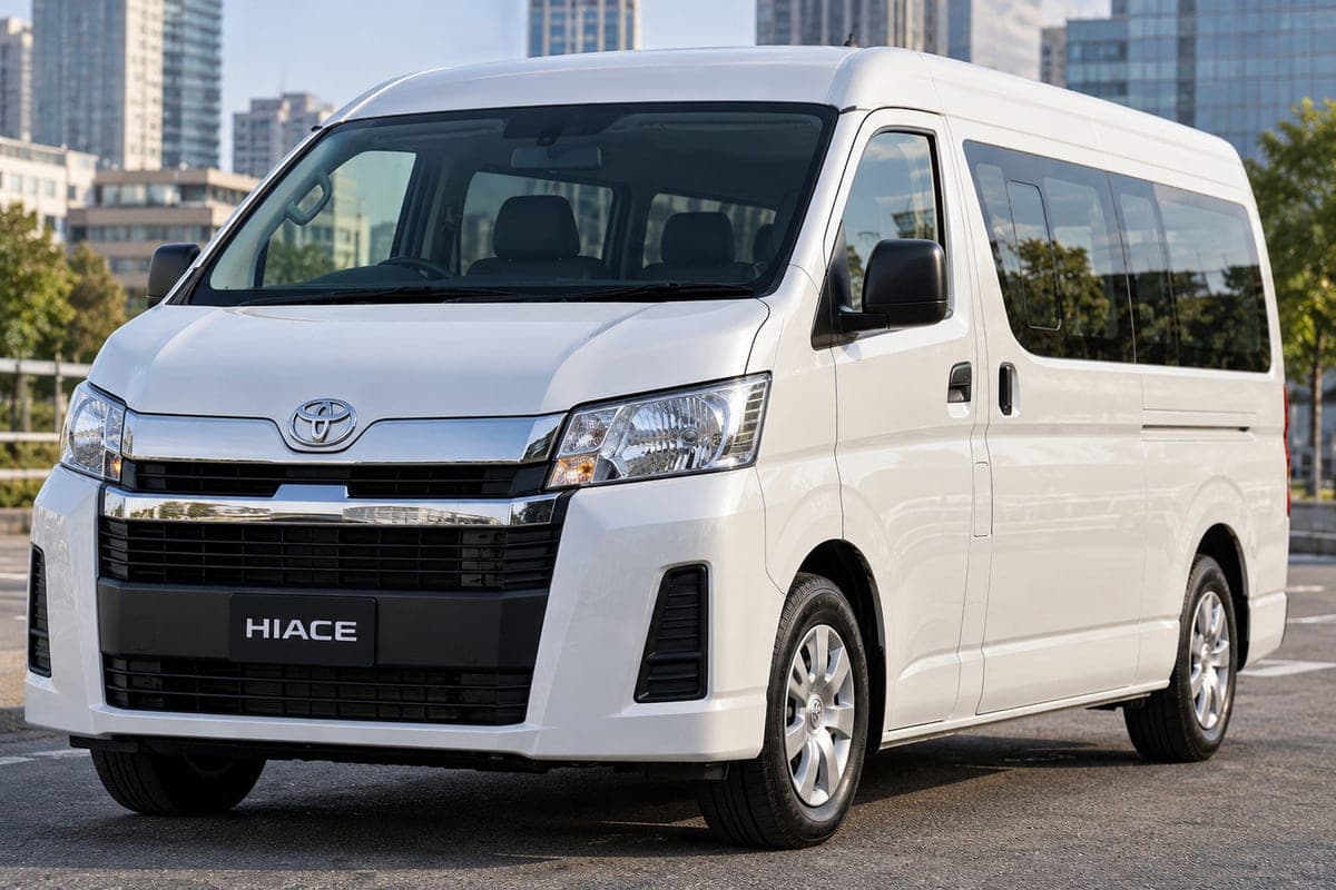 Toyota Hiace frappe le conducteur après sa sortie de cabine