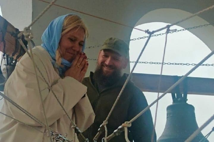 Популярный автор Ольга Савельева освоила искусство колокольного звона в столице Карелии