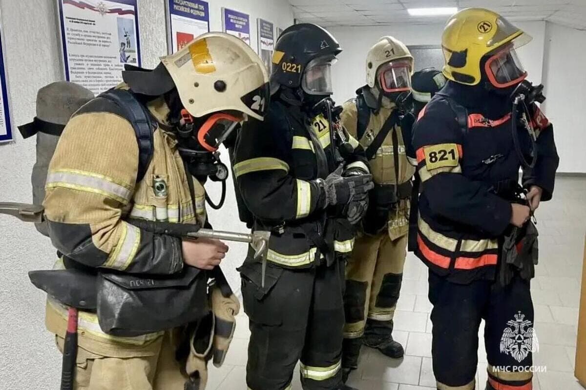 Огнеборцы и полицейские отработали эвакуацию в здании волгоградского ГУ МВД