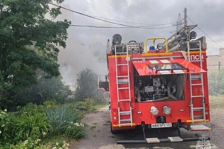 From the burning building in Kamna-na-Obi evacuated two gas cylinders