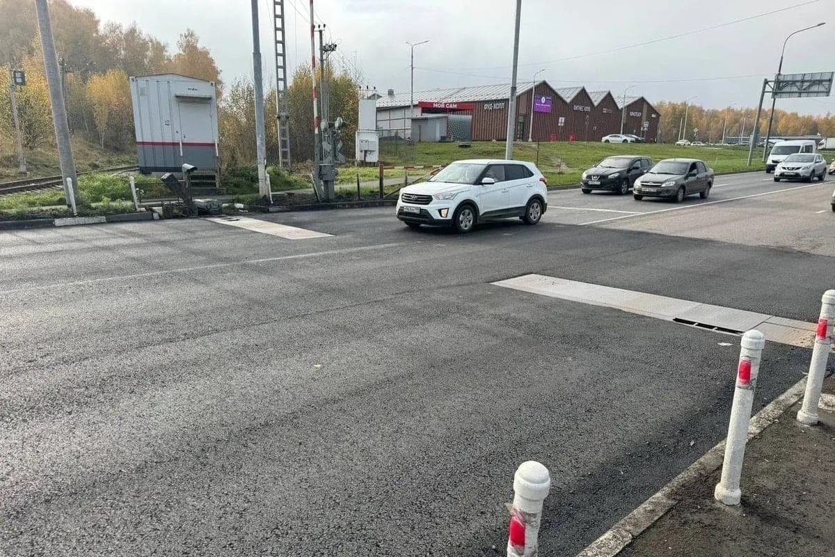 В Лобне завершили скоростной ремонт переезда на пути к Шереметьеву