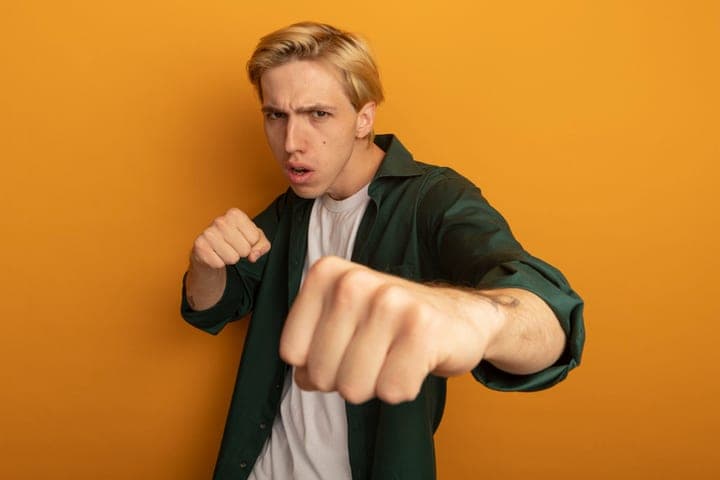 Суд обязал 17-летнего кировчанина выплатить компенсацию за избиение сверстника