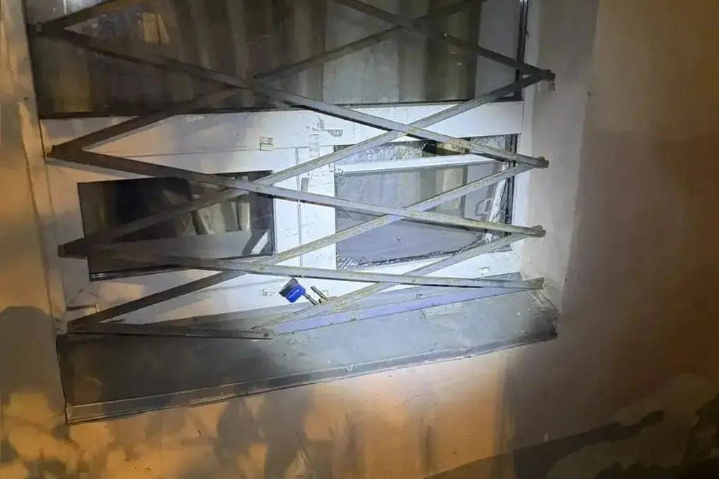 Two drunk men broke the window of a hotel in St. Petersburg for a free night