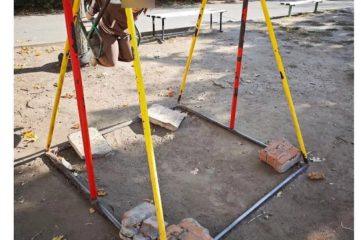 Rostovchan schockierte den Zustand des Spielplatzes im Norden