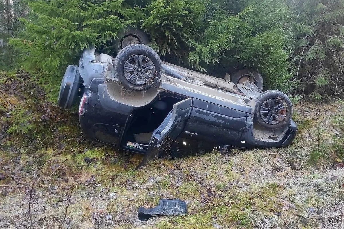 In the Pryazhinsky district, Lada Niva capsized into a ditch and turned over
