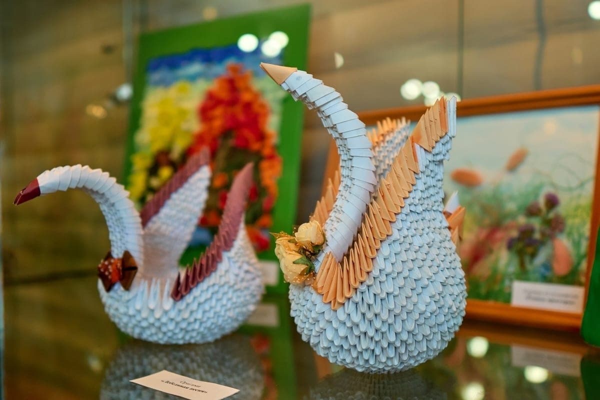 “We create without borders”: an exhibition of works by children with disabilities opened in Smolensk