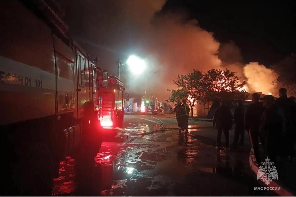 In the Soviet district of Bryansk caught fire private house and garage