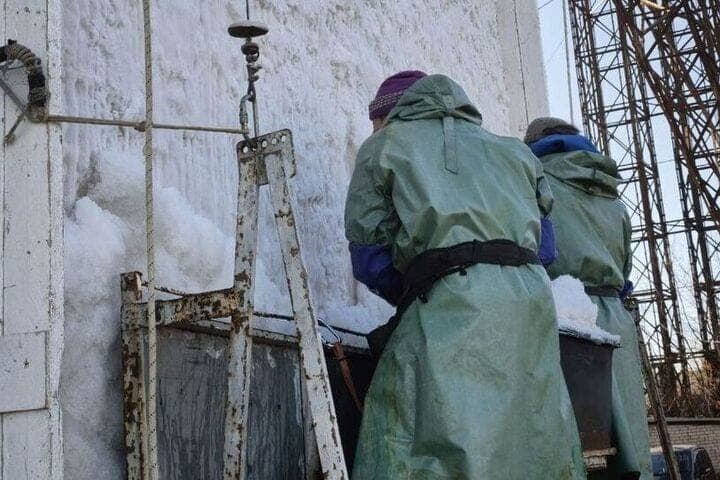 На трамплине К-90 в Кирове начали заливать знаменитую «сосульку»