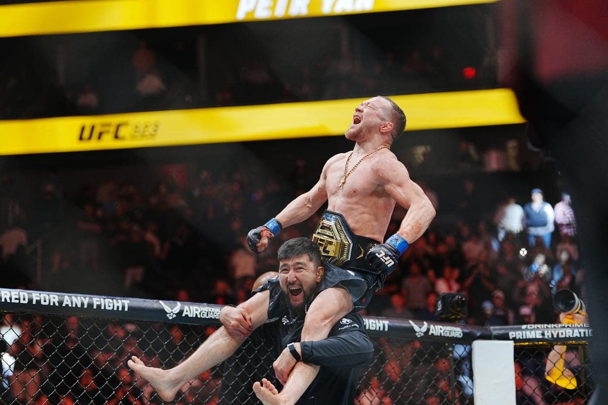 Петр Ян защитил титул чемпиона UFC в легчайшем весе: историческа победа
