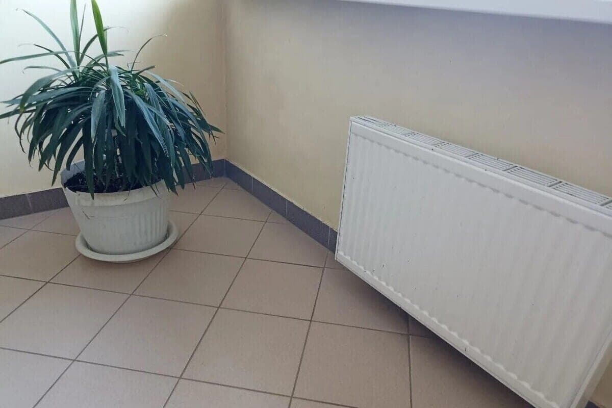 Warm floor in the houses of St. Petersburg can damage feet and furniture in winter