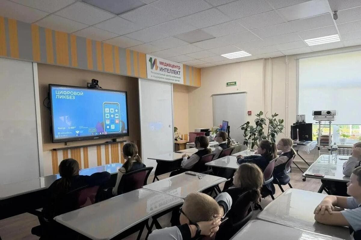 Leningrad schoolchildren were taught to trust AI, but be sure to check