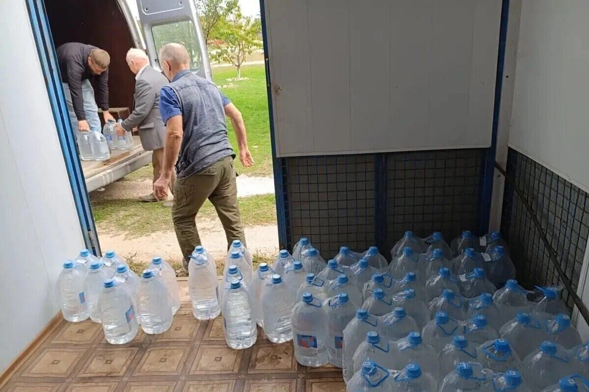 Жителям Скадовского района доставили 600 литров воды