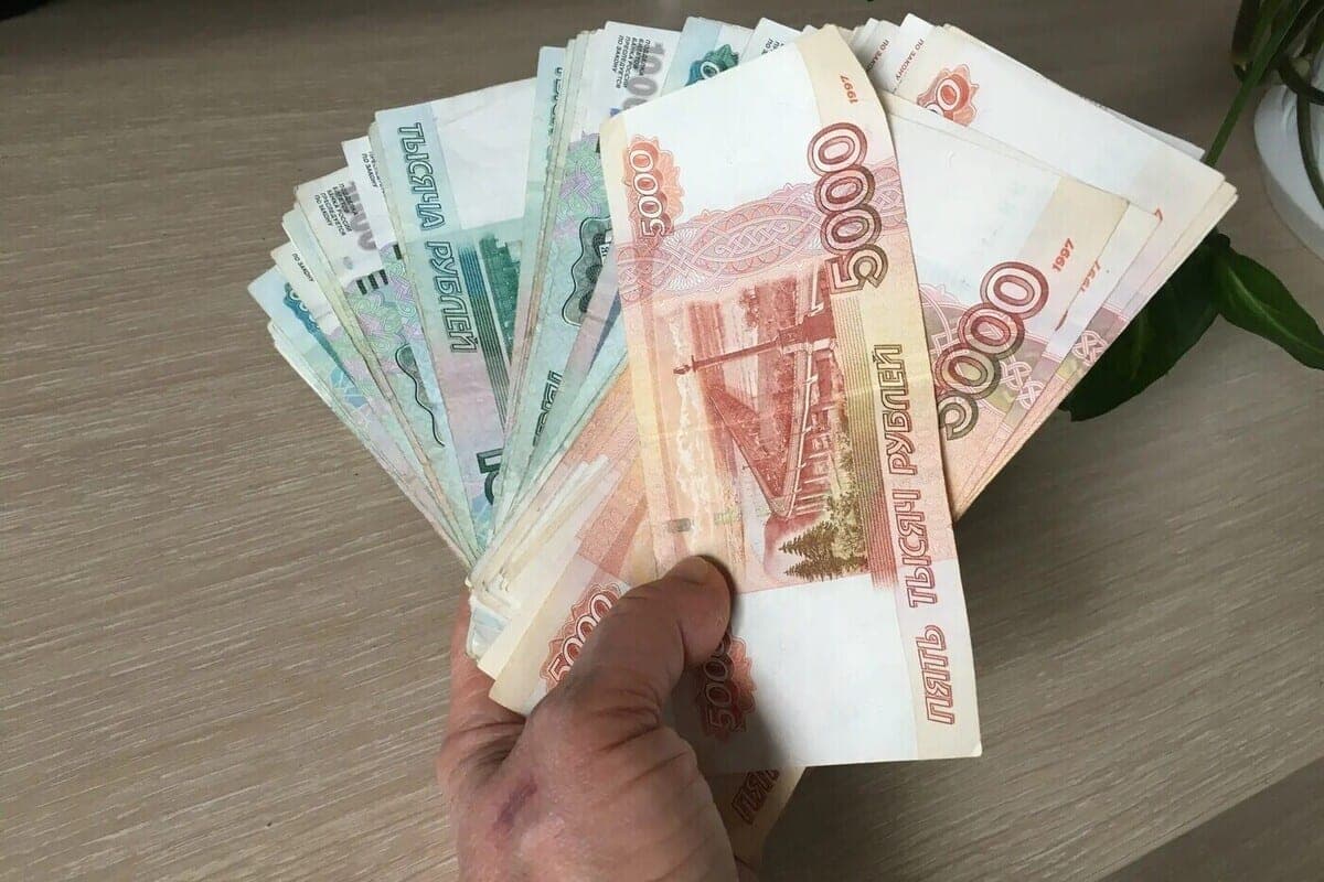 In Voronezh erhielt ein 26-jähriger Kurier von Betrügern eine Strafe wegen Täuschung für 1,5 Millionen Frauen mit Behinderungen