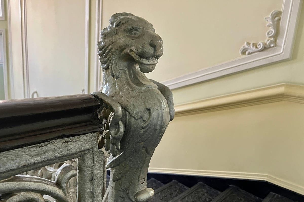 In Saratov city hall takes an old house opposite the city park