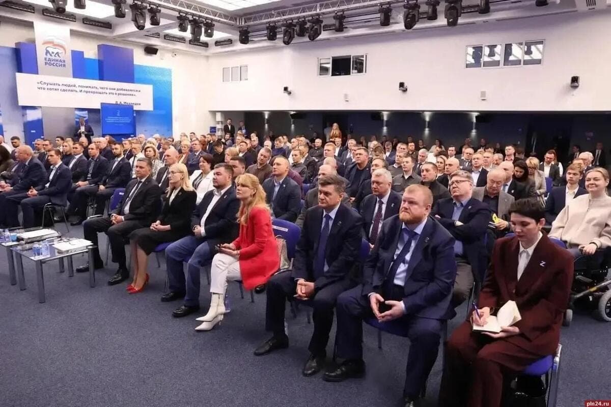 Антон Мороз прошел курс для новых депутатов Госдумы от «Единой России»