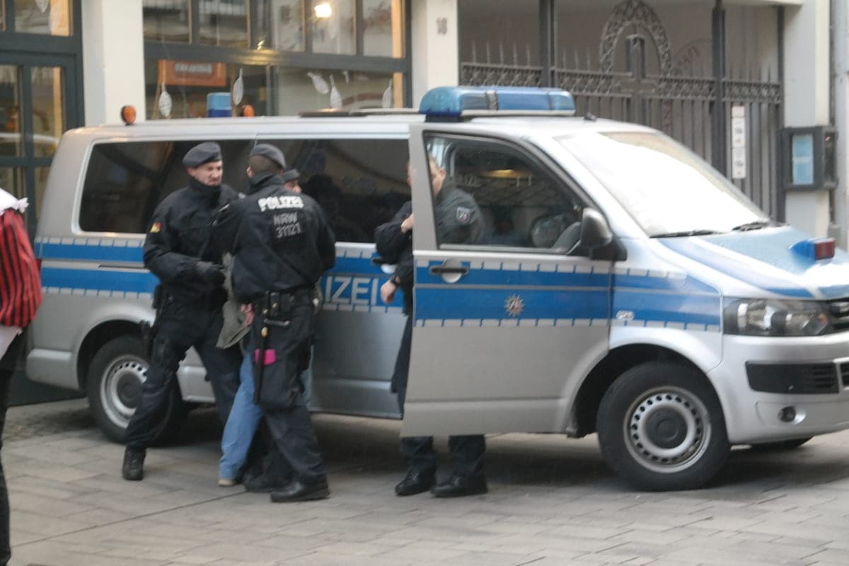 Cuts and broken heads: Kurds and Syrians staged a massacre in Germany