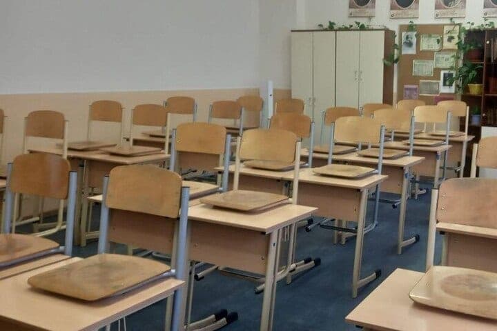 Подросток пострадал в конфликте со сверстником в школе