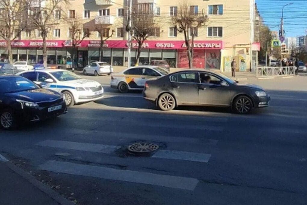 In der Dserschinski-Straße in Rjasan traf ein ausländischer Autofahrer eine 58-jährige Frau