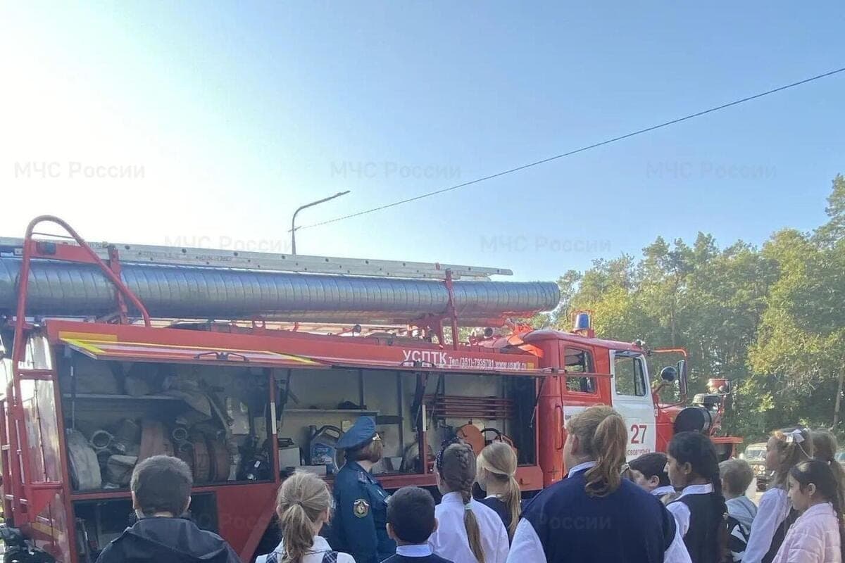 Schoolchildren of the Voronezh region showed the work of firefighters from the inside