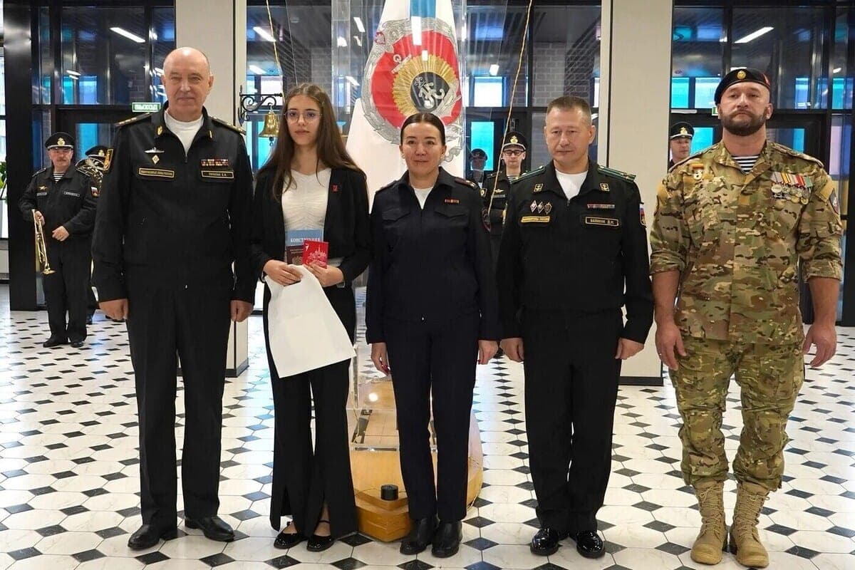 Young Kaliningrad citizens were given passports in the walls of the Nakhimov school