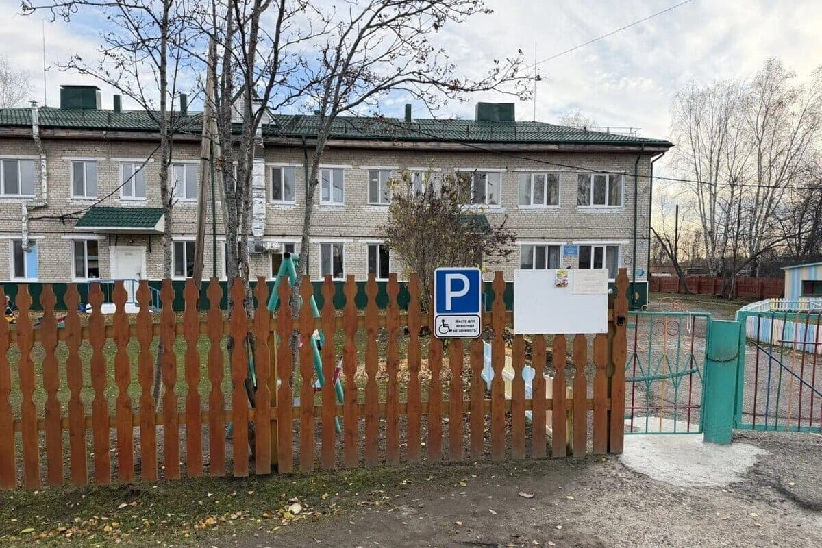 У детского сада в Молчаново появились парковочные места для инвалидов