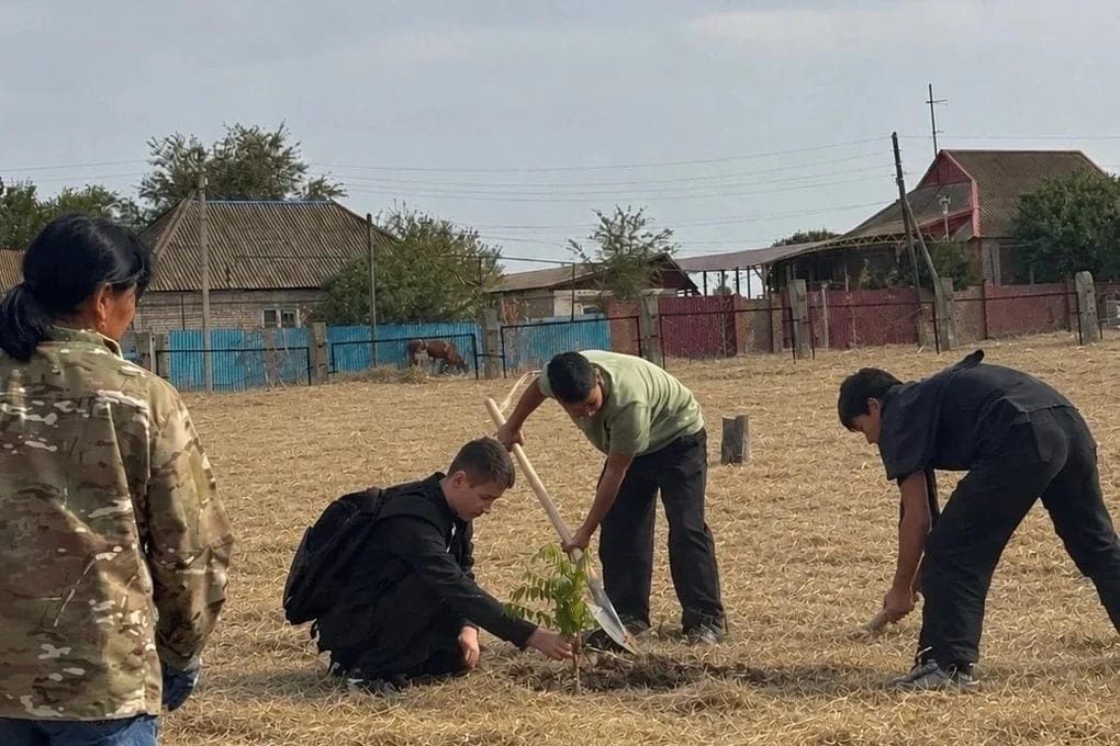 Schoolchildren of Kalmykia took part in the action “Garden of Memory”