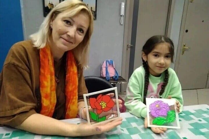В Серпухове дети осваивают искусство витража