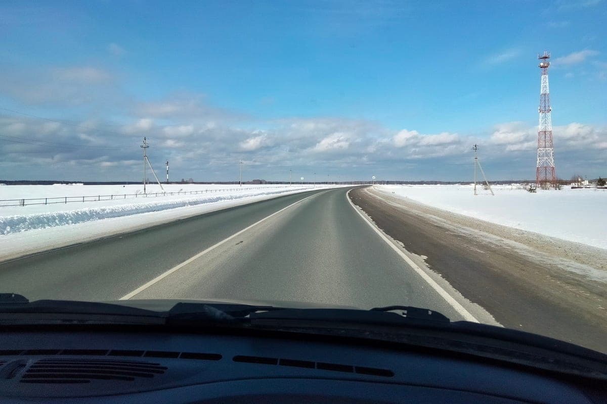 Thick smoke from the exhaust pipe in the cold: is the car “dying” or is it just steam?