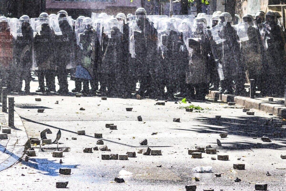 Albanian Interior Ministry calls number of policemen injured in Tirana riots