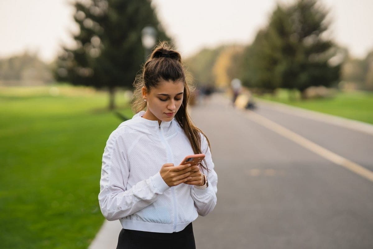 Who will be closed access to WhatsApp and Telegram from November 1, 2026