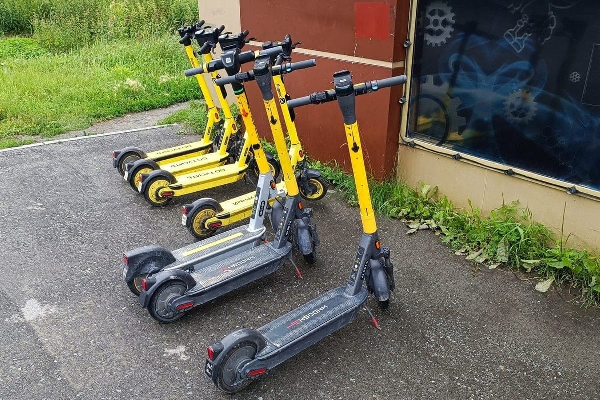 In Yekaterinburg, the scooter lost consciousness after hitting the car