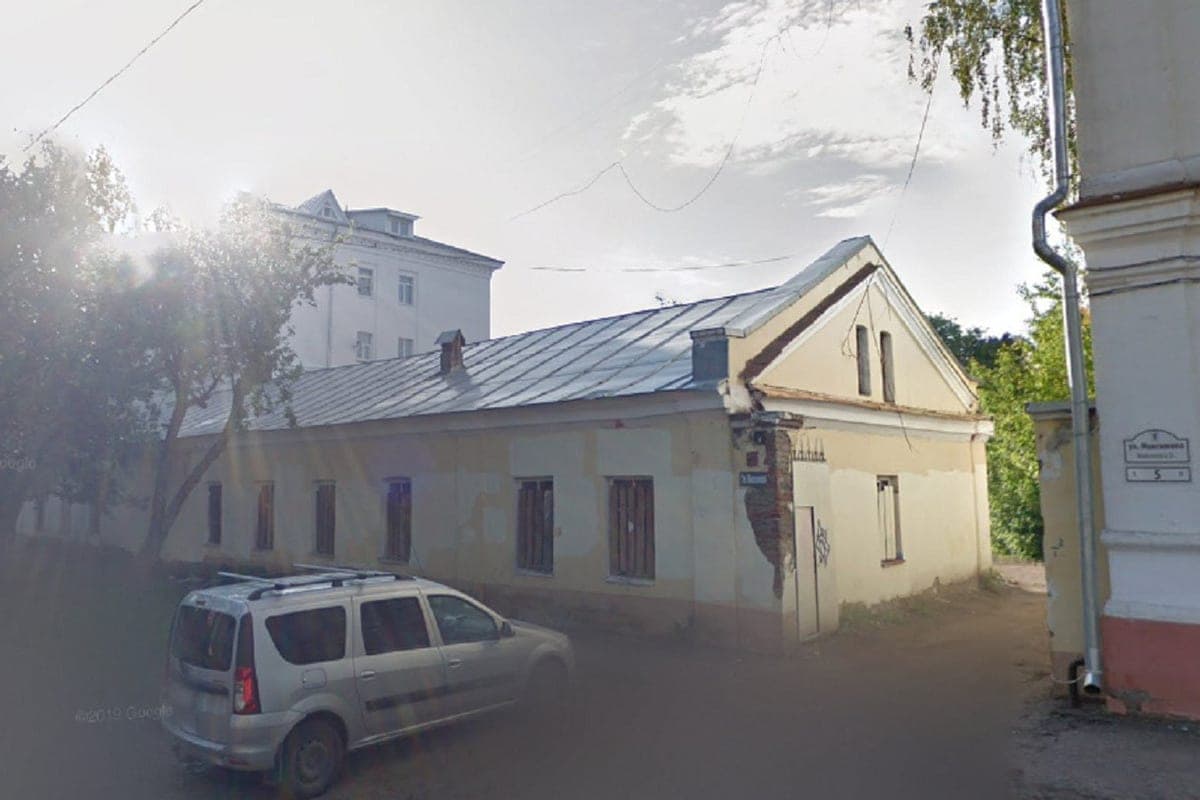 In Yaroslavl beweist der Entwickler weiterhin, dass er das Denkmal der Architektur nicht abgerissen hat