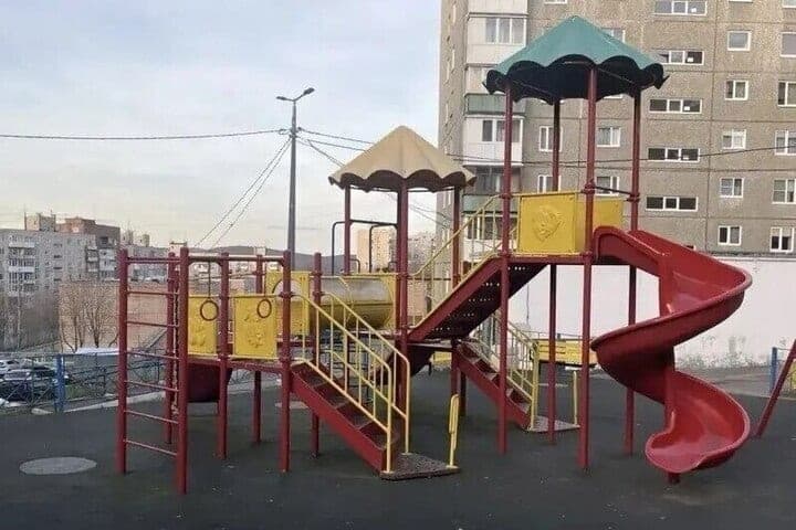 Иван Лебедев попросил мурманчан беречь детские и спортивные площадки
