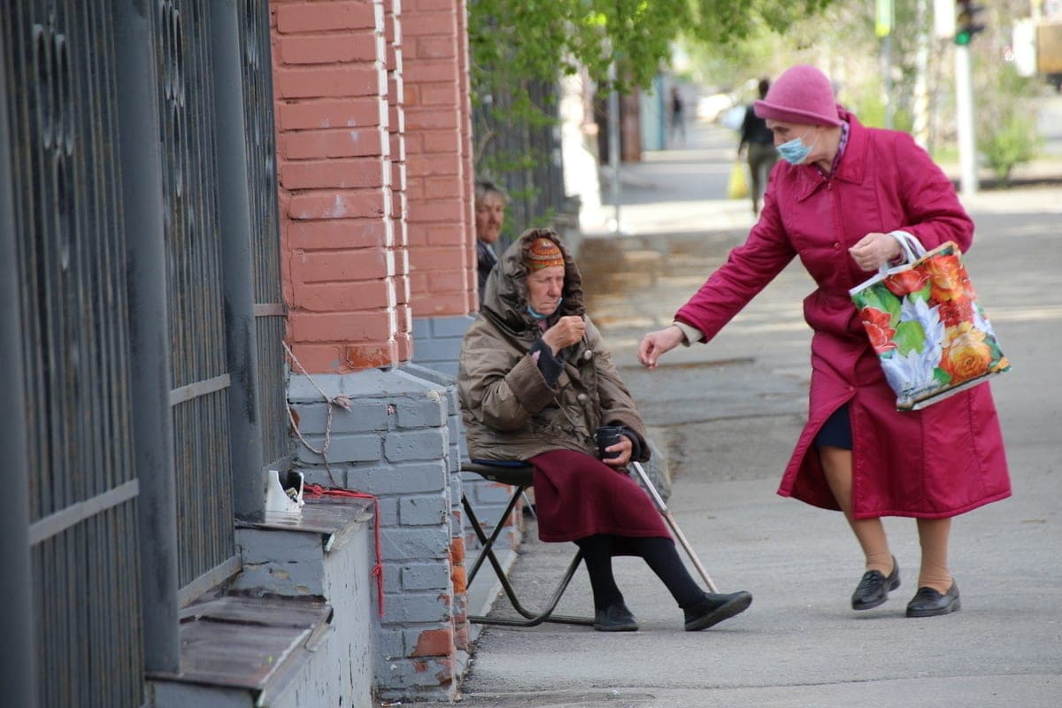 Free Lunches and Clothing: How Saratov Survive Behind the Poverty Line