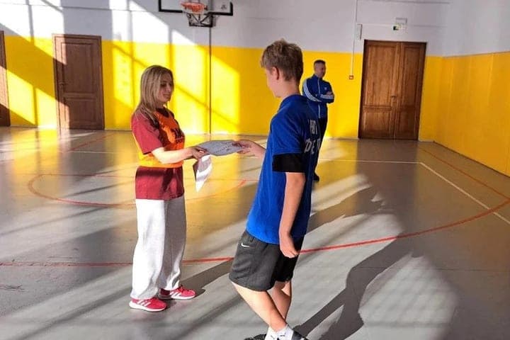 A spectacular friendly volleyball match was held in Syasstroy