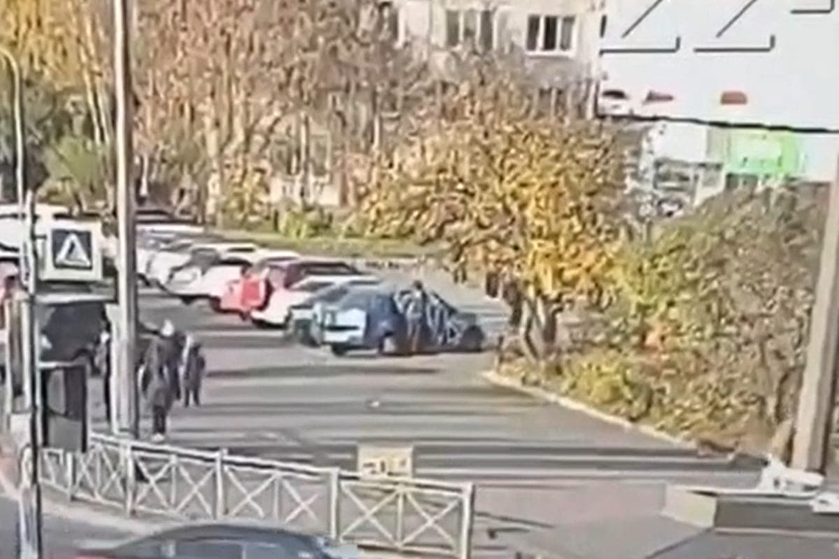 Шестеро подростков заставляли школьника попрошайничать в Петербурге