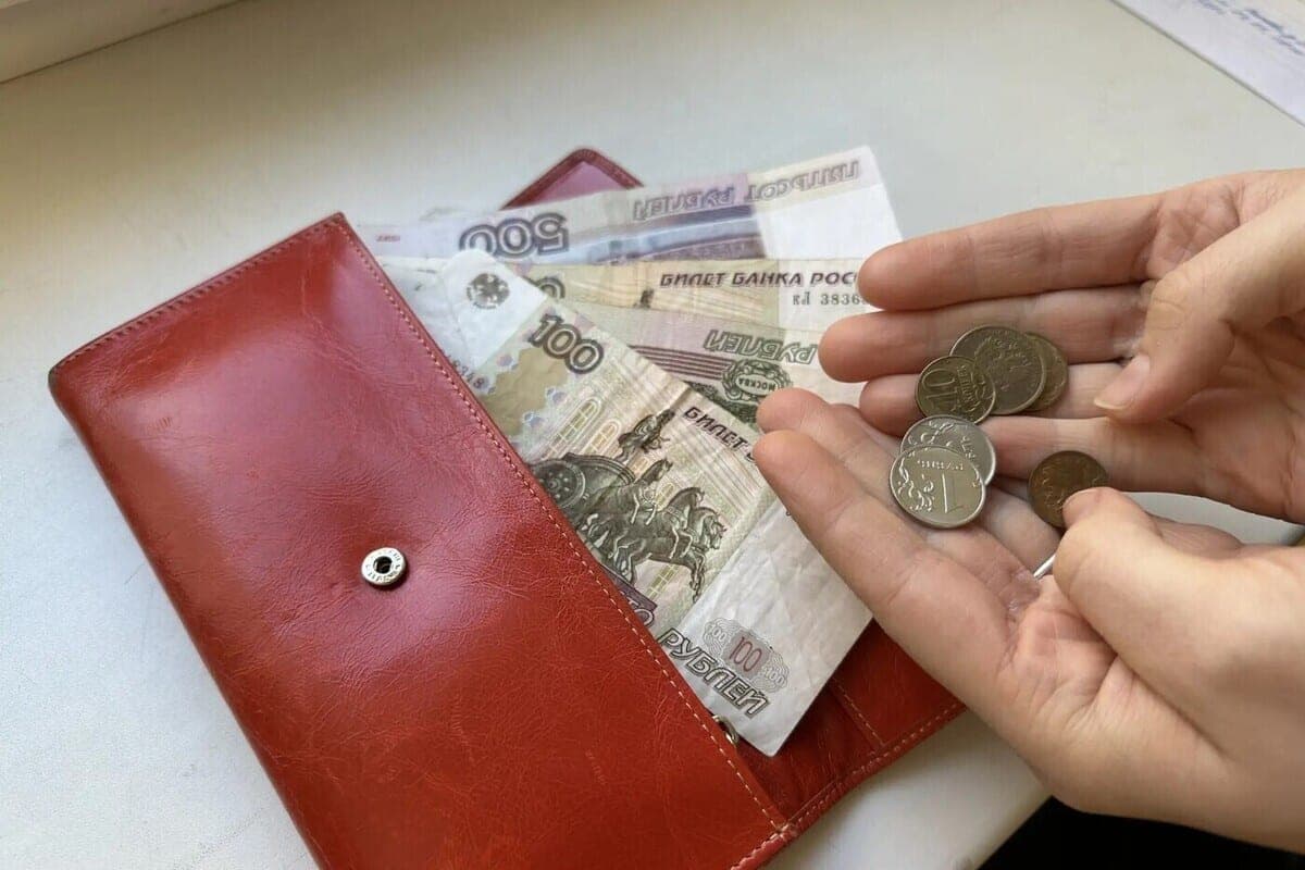 In Ulyanovka detained three thieves of silver age for theft of 68 thousand rubles