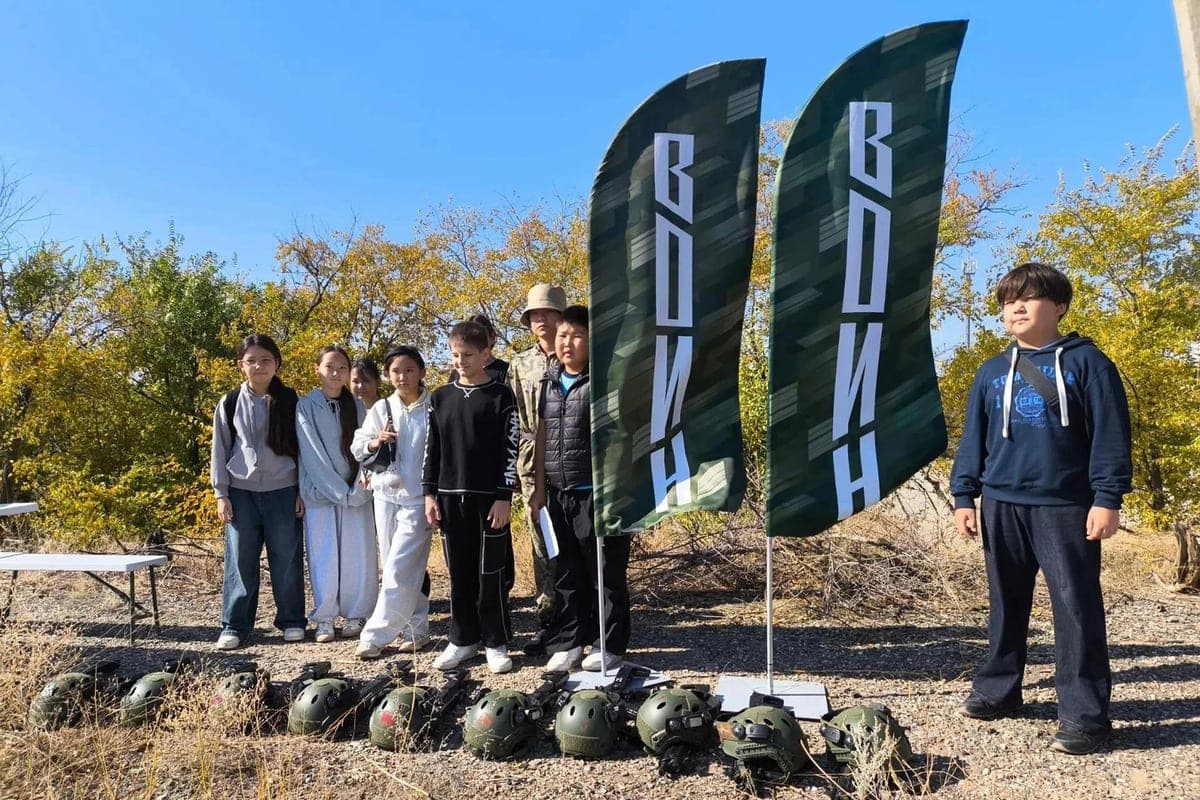 Schoolchildren Elista took part in a tactical game of laser tag