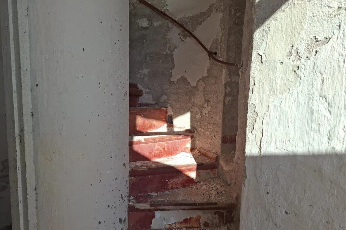 В Мурманской области подросток получил деньги после падения с крыши заброшки