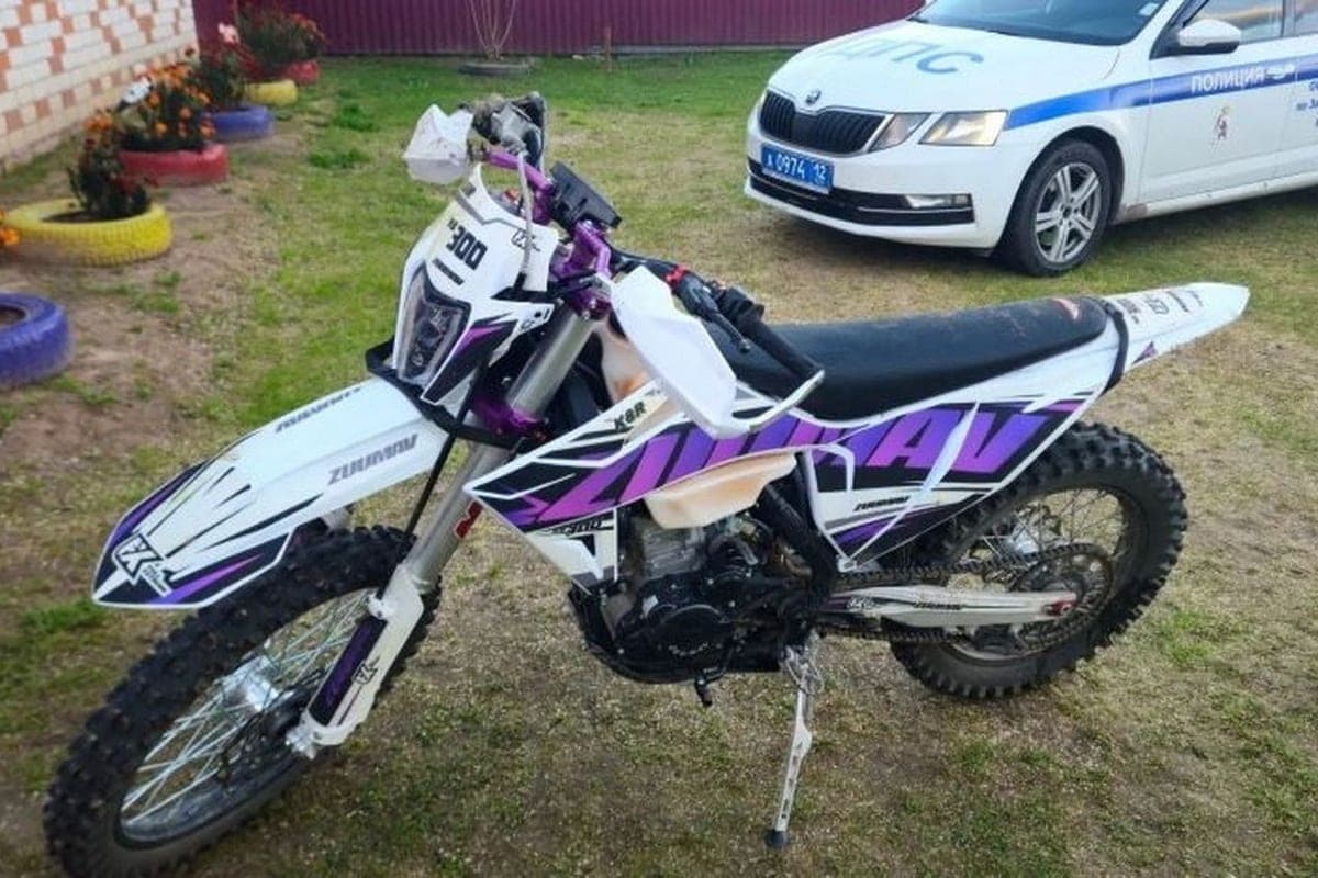 In the village of Mari El motorcycle injured in a fall