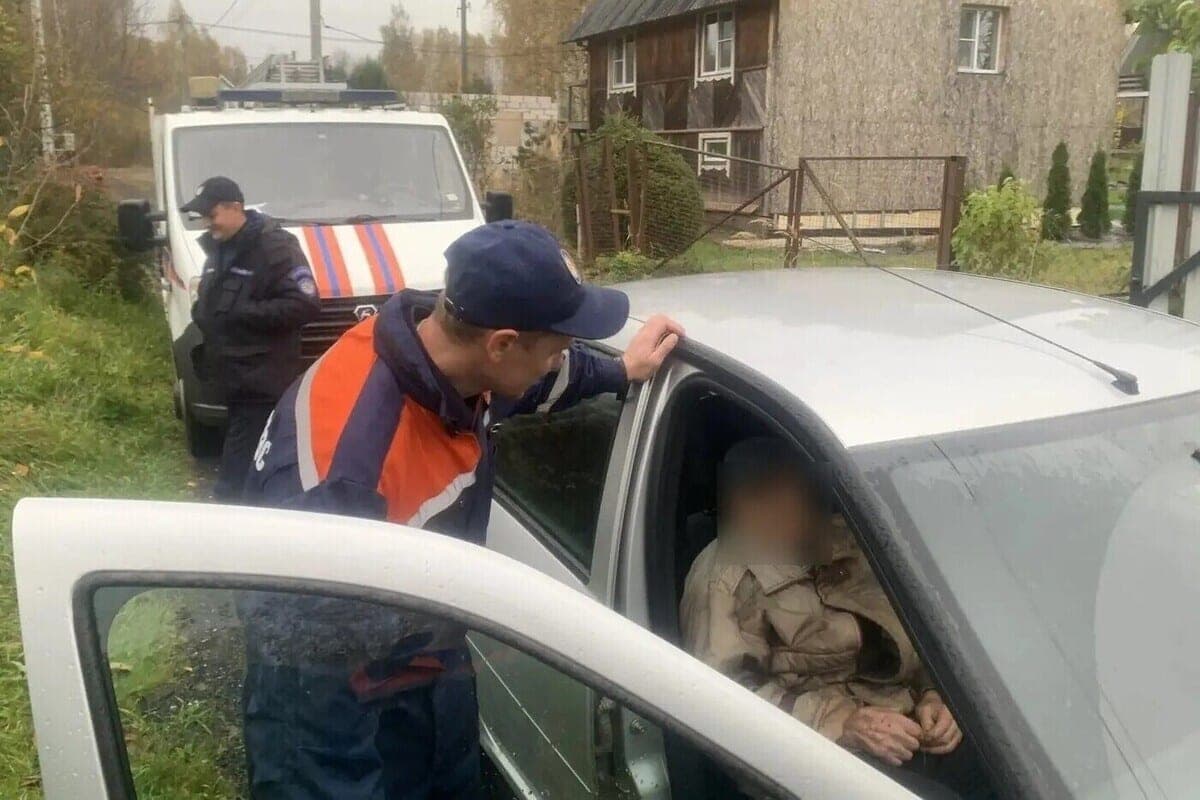 В Можайске спасатели вернули домой 91-летнего дедушку, потерявшегося во время прогулки